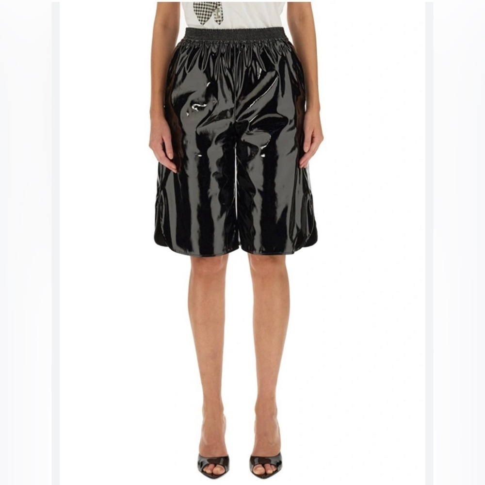 Scandinavian Baum und Pferdgarten Glossy Black shorts with Reflective Sheen